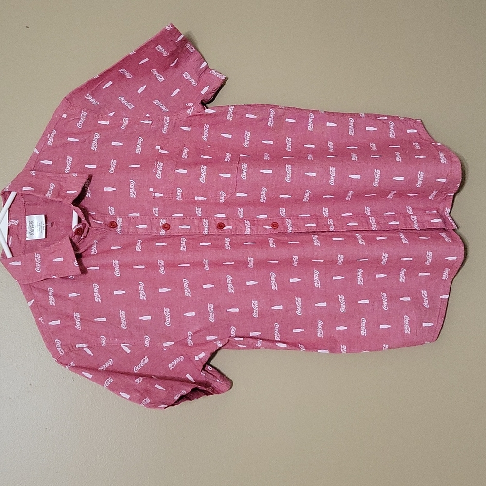 Coca Cola Mens button front shirt, size S, 20 in pit/pit, 27 in long